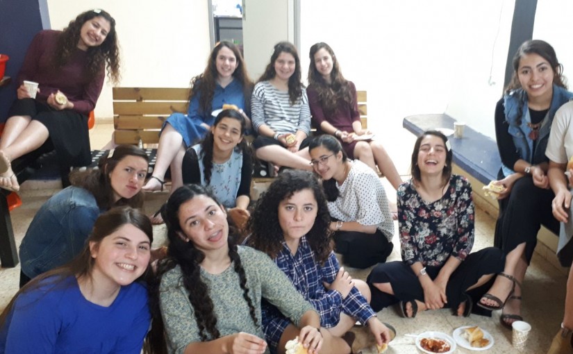 מעולם הפנימיה והעשייה החברתית