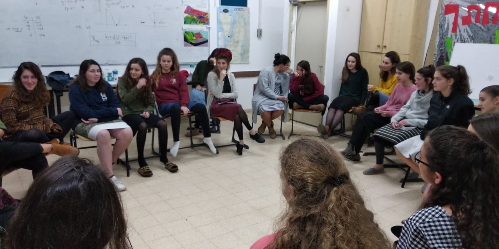 תסרוקות ואיפור