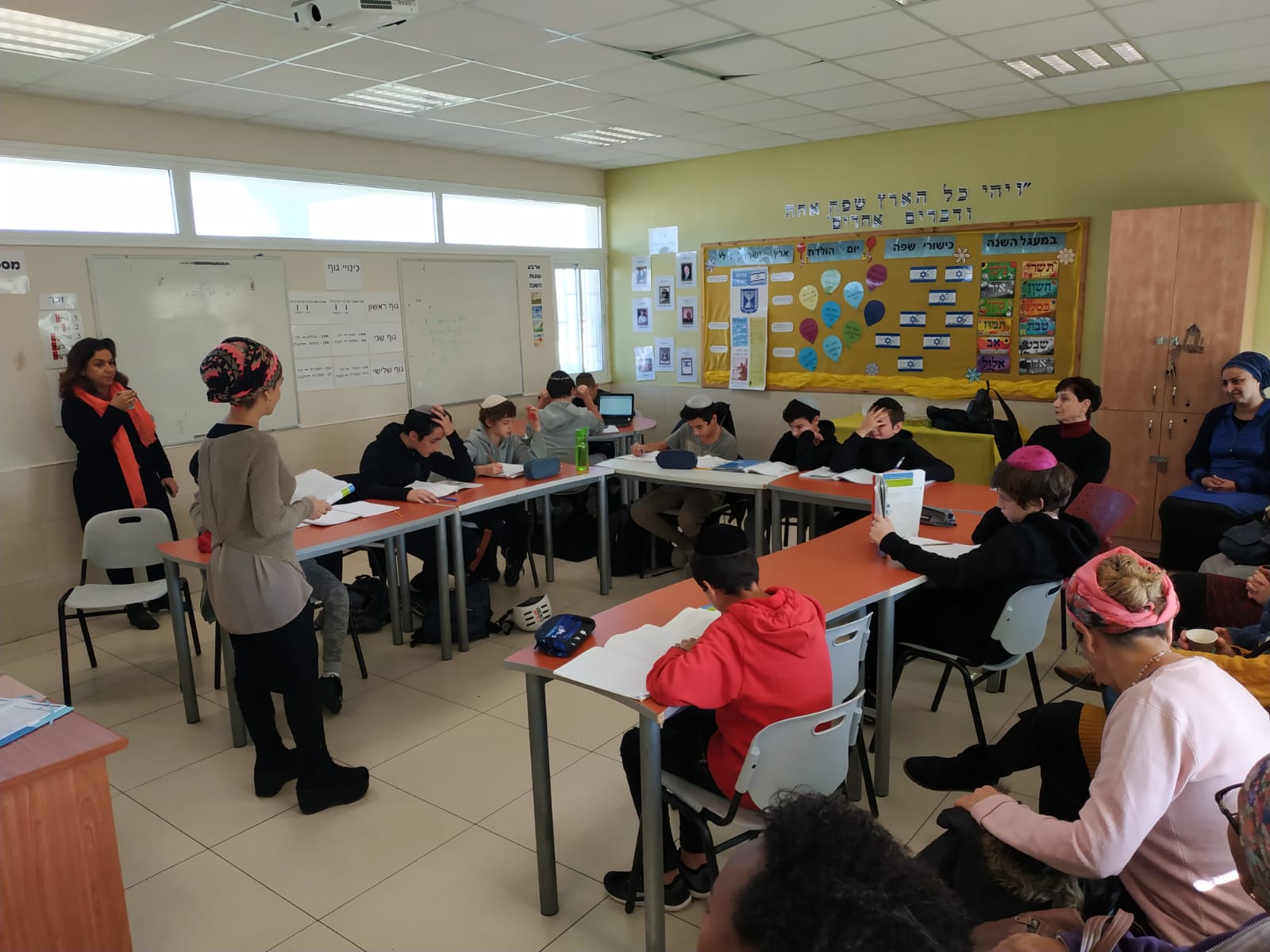 ביקור צוות עולות באולפן כפר בתיה 1