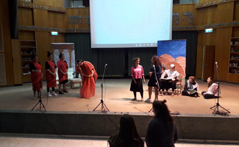 חנוכה באולפנא!