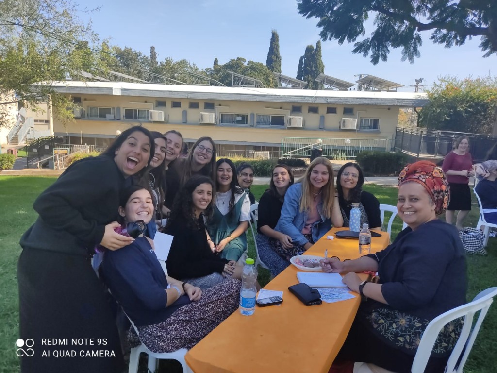 'נפגשות